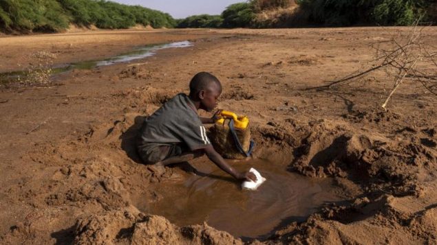 Uma ameaça tripla de crises relacionadas à água está colocando em risco a vida de 190 milhões de crianças e adolescentes