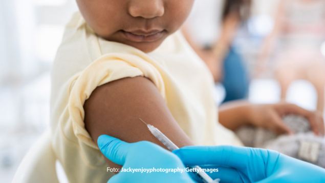 Pediatras analisam as razões para a redução na cobertura vacinal e enfatizam a necessidade de combater a hesitação