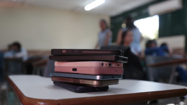CNE publica diretrizes para educação digital e uso de celular