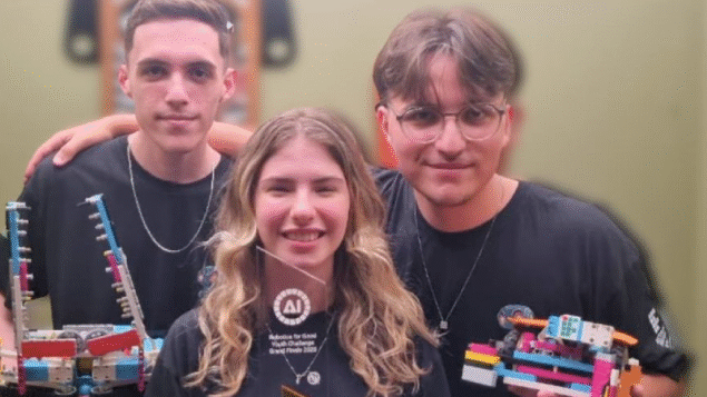 Equipe brasileira vence competição mundial de robótica para o bem