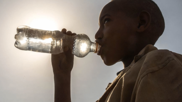 Mundo tem 2,1 bilhões de pessoas sem água potável e 3,4 bilhões sem saneamento