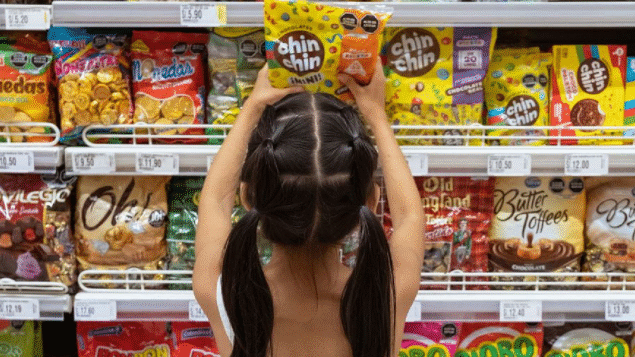 Pela primeira vez, obesidade supera a desnutrição globalmente entre crianças e adolescentes em idade escolar