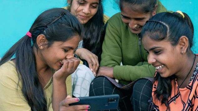 Cresce número de usuários na internet, mas desigualdades aprofundam-se