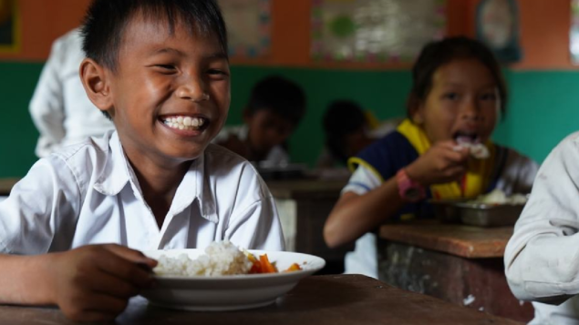 Novo relatório apela a compromisso renovado com o direito à educação