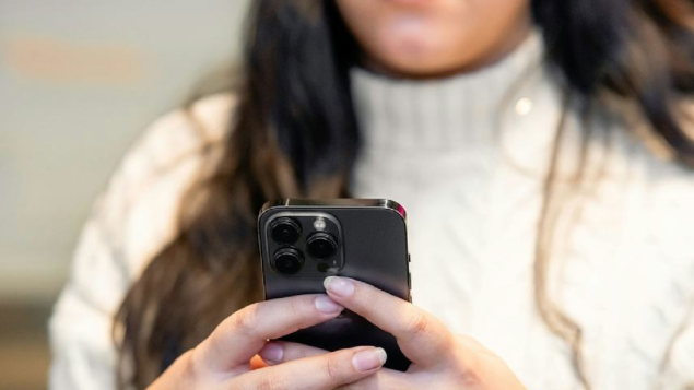 ONU alerta: violência digital alimenta nova onda de abuso contra mulheres e meninas