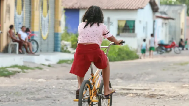 Percursos interrompidos: cerca de 190 mil estudantes têm caminho para a escola comprometido pela violência armada no Rio