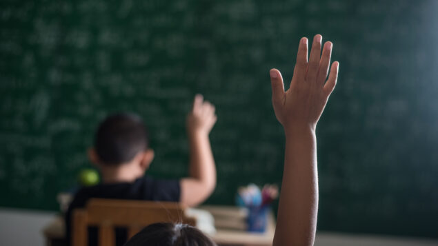 Brasil melhora a aprendizagem em 20 anos, mas avanço perde força nas etapas finais